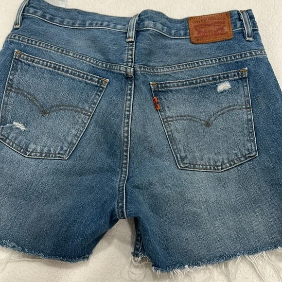 Levis Cut Off Shorts 31 Blue 517 shorts Light Wash Raw Hem - Picture 3 of 9